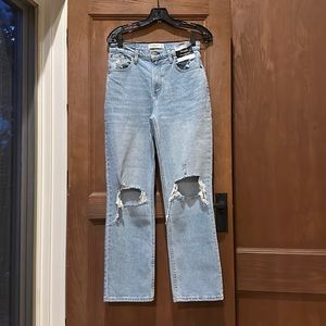 New with tags. Abercrombie 90s Curve Love Straight Ultra High Rise 27 4 Short